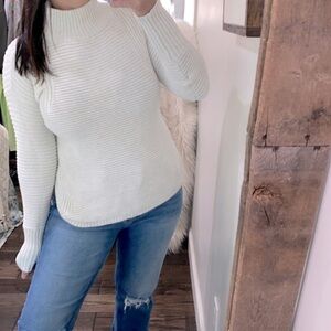 Akini knit sweater size medium